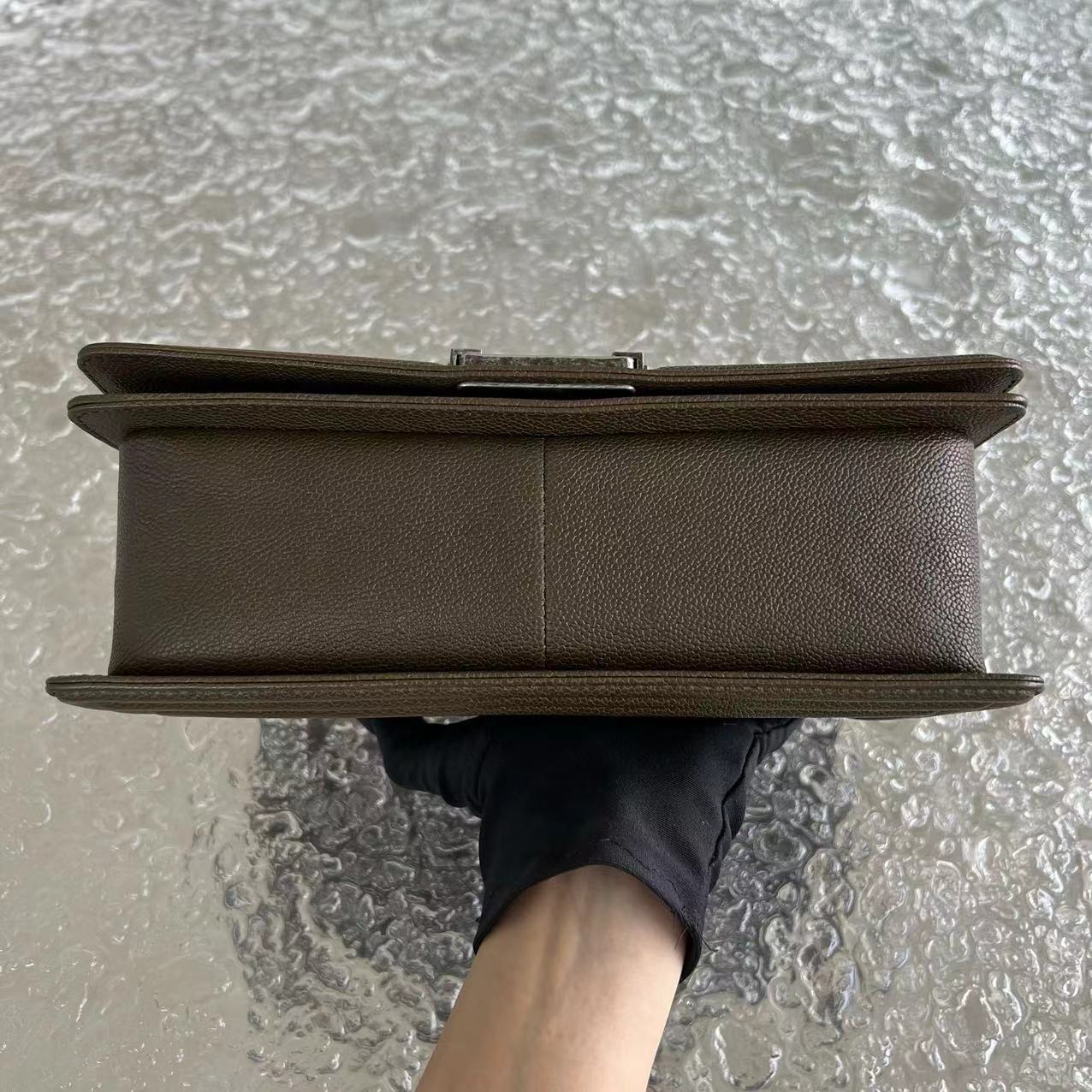 Caviar Boy Old Medium 25CM Quilted Grained Calfskin Olive Green Ruthenium Silver Hardware Series 23