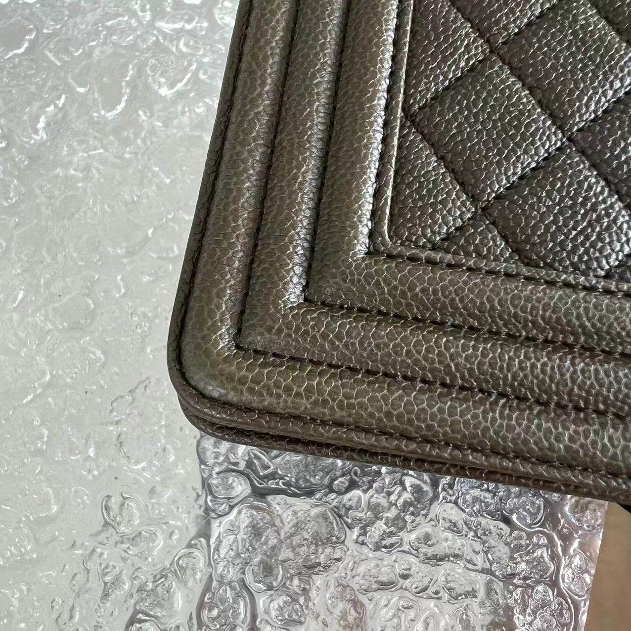 Caviar Boy Old Medium 25CM Quilted Grained Calfskin Olive Green Ruthenium Silver Hardware Series 23