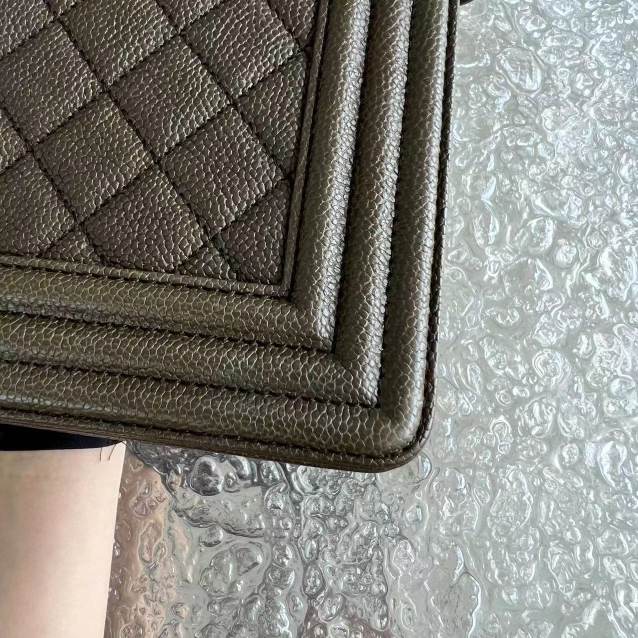Caviar Boy Old Medium 25CM Quilted Grained Calfskin Olive Green Ruthenium Silver Hardware Series 23