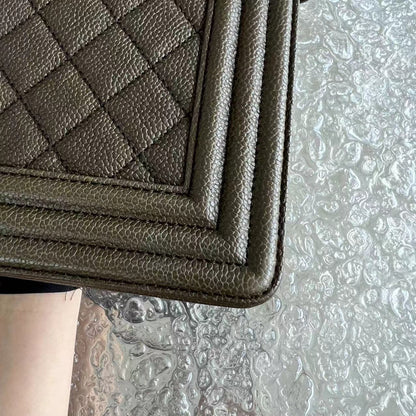 Caviar Boy Old Medium 25CM Quilted Grained Calfskin Olive Green Ruthenium Silver Hardware Series 23