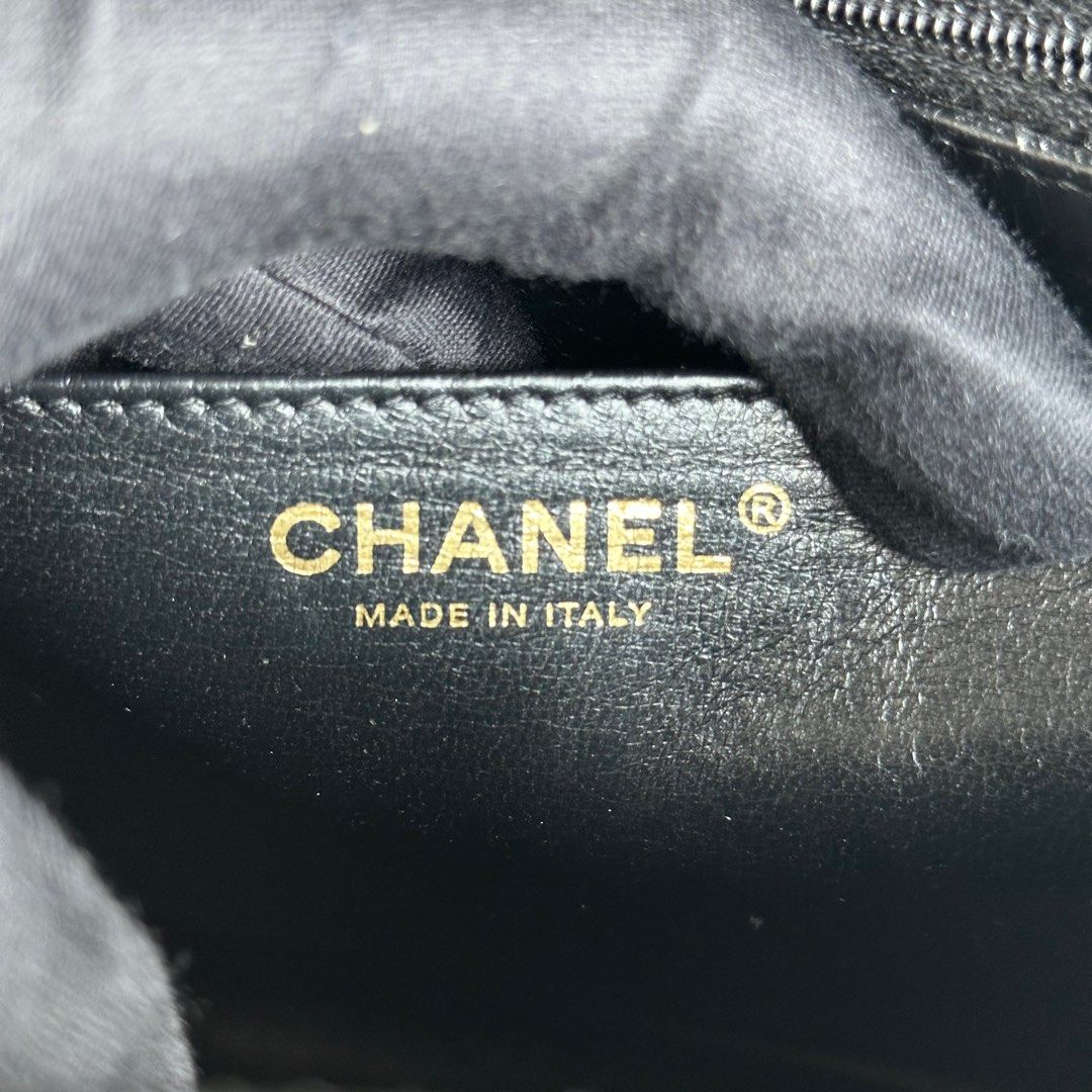 Caviar Jumbo Classic Flap Single Flap Quilted Calfskin Black GHW No 13