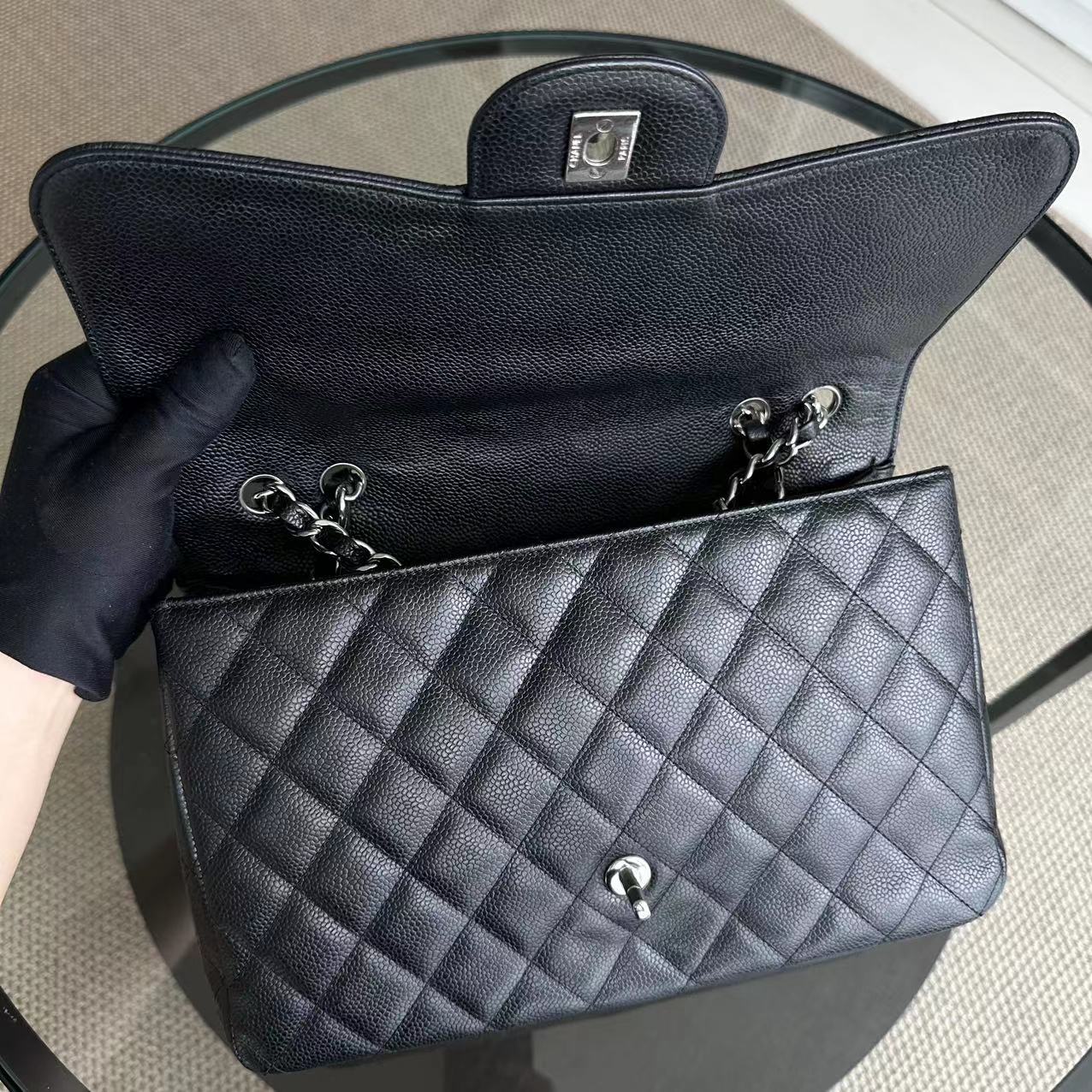 Caviar Jumbo Classic Flap Single Flap Quilted Calfskin Black SHW No 11