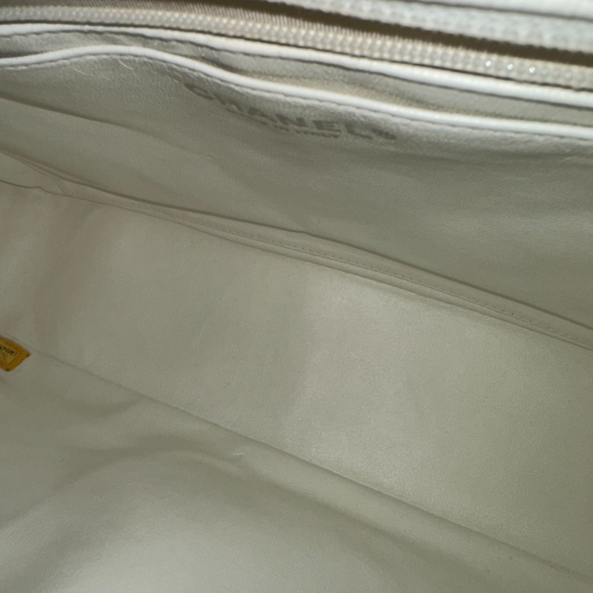 Caviar Jumbo Classic Flap Single Flap White SHW No 13