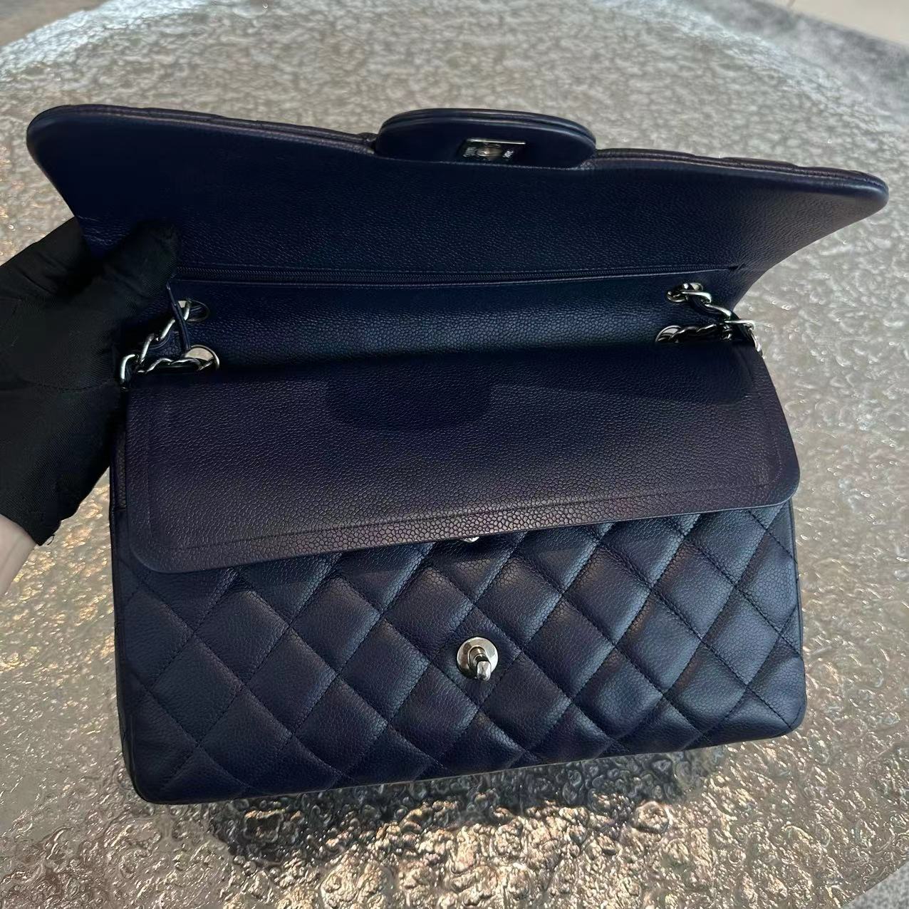 Caviar Jumbo Double Flap Classic Flap Quilted Calfskin Navy Blue SHW No 18