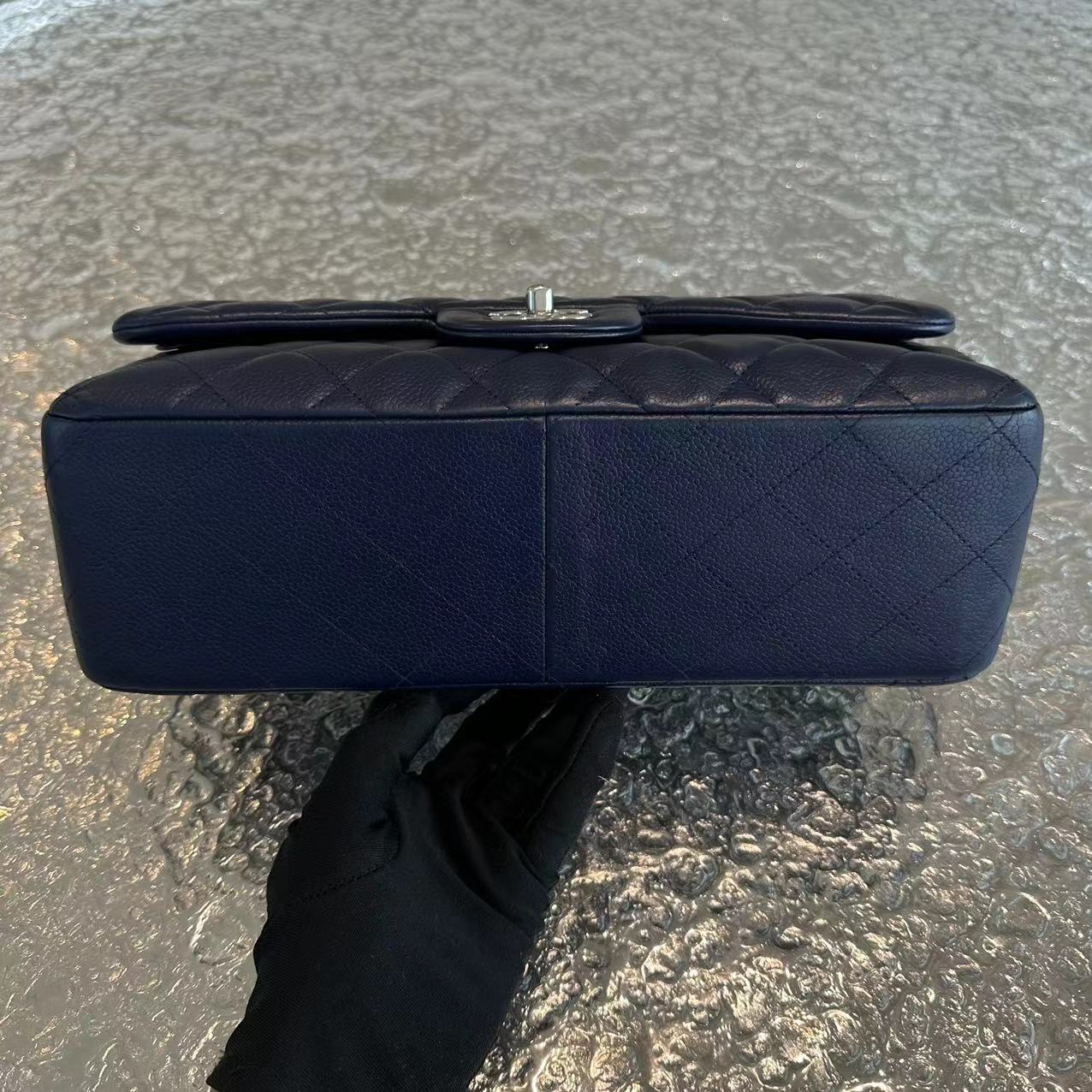 Caviar Jumbo Double Flap Classic Flap Quilted Calfskin Navy Blue SHW No 18