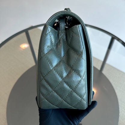Caviar Seasonal Jumbo Timeless Double CC Flap Calfskin Green No 15