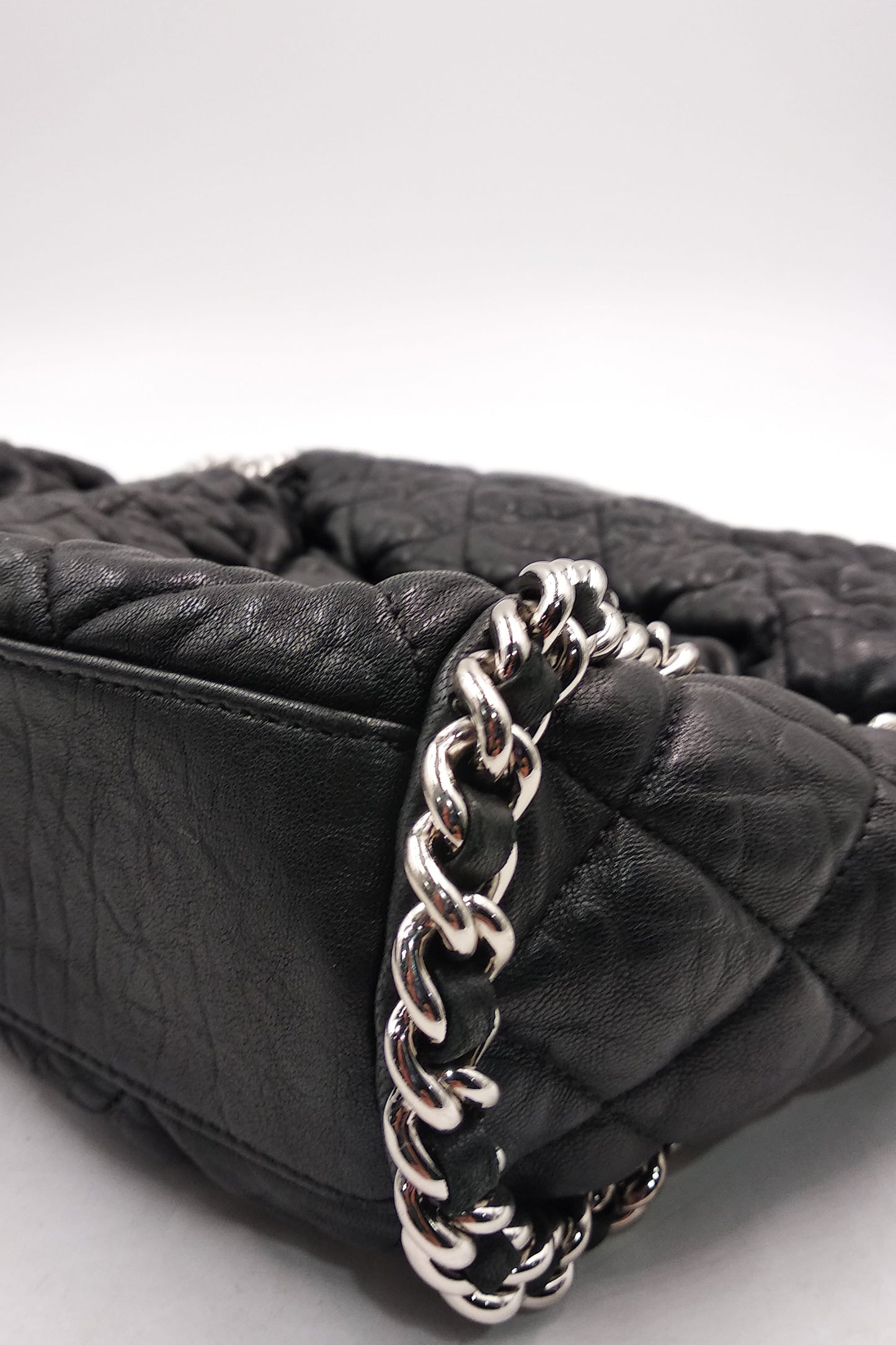 Chain Around Hobo Black