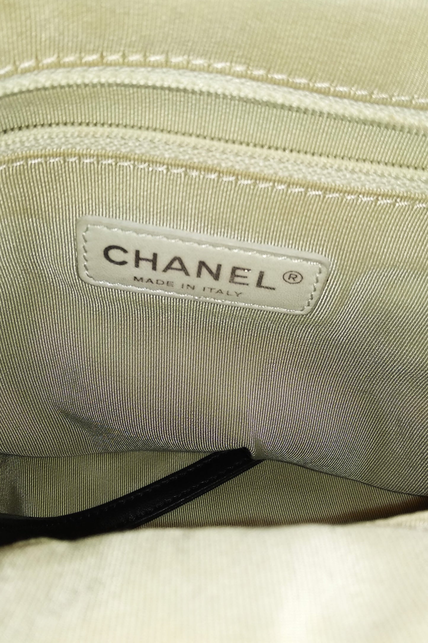 Chain Around Hobo Black