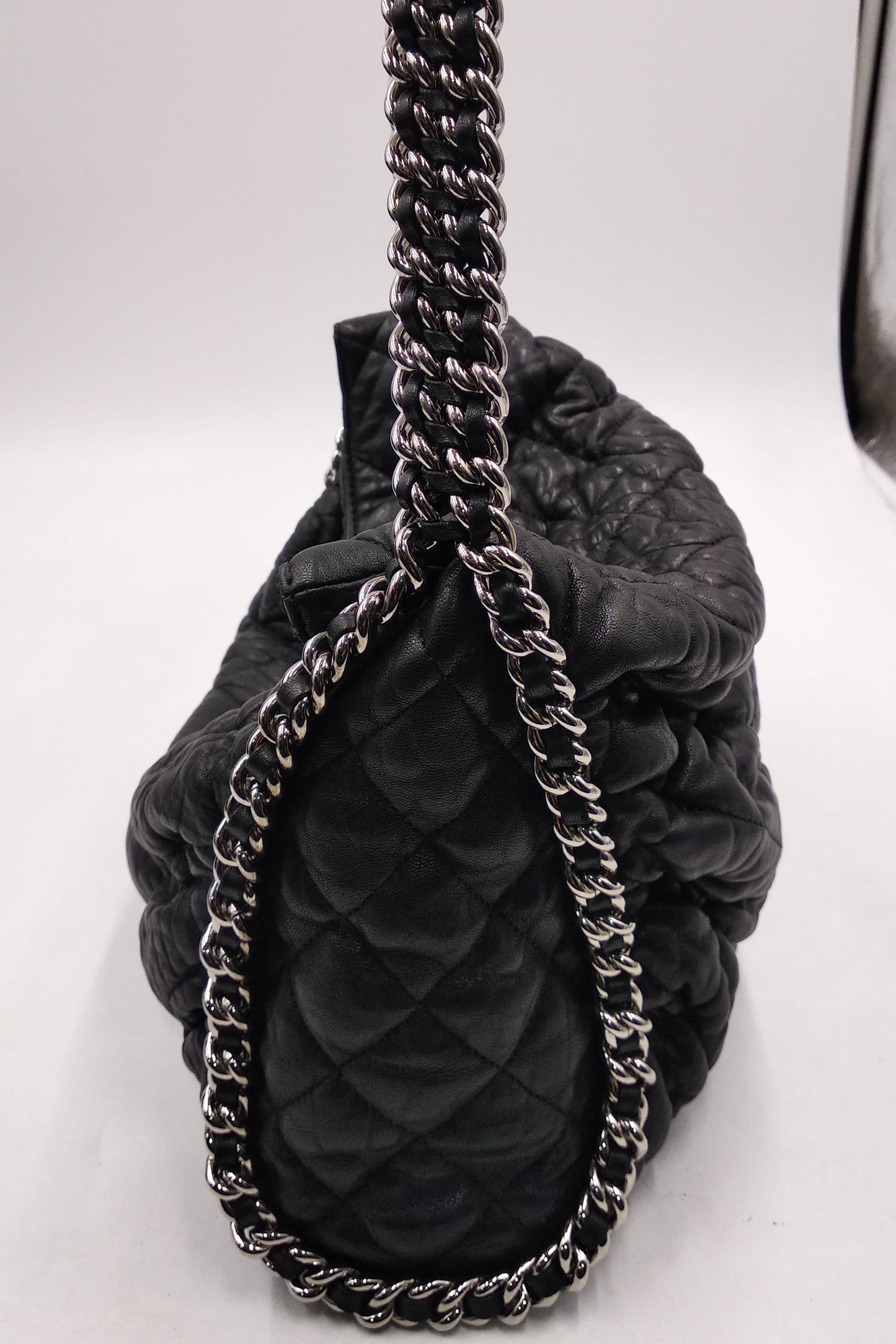 Chain Around Hobo Black