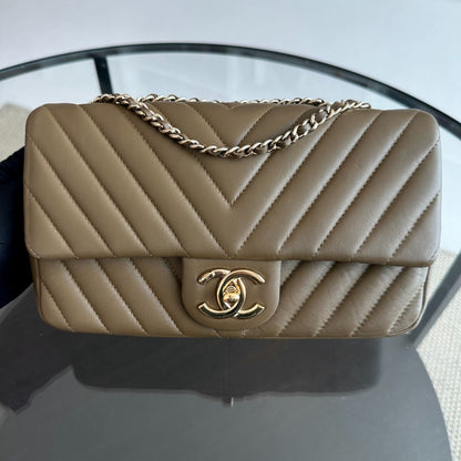 Chevron Classic Seasonal Flap Lambskin Olive GHW No 20