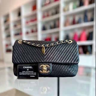 Chevron Surpique CC Herringbone Medallion Flap Goatskin Black GHW No 21