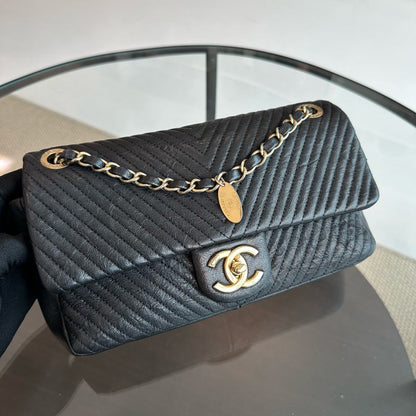 Chevron Surpique CC Herringbone Medallion Flap Goatskin Black GHW No 21