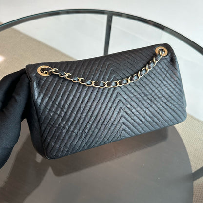 Chevron Surpique CC Herringbone Medallion Flap Goatskin Black GHW No 21