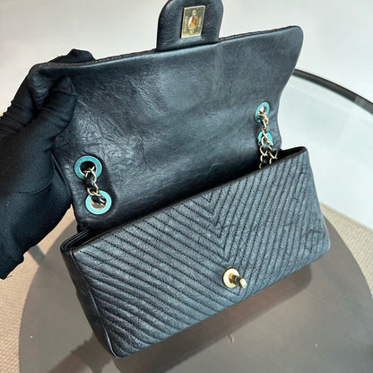 Chevron Surpique CC Herringbone Medallion Flap Goatskin Black GHW No 21