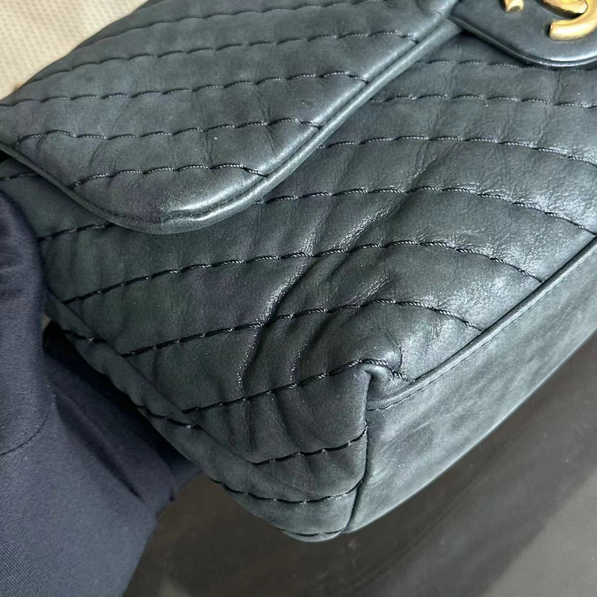 Chevron V-Stich Seasonal Classic Flap Black GHW NO 14