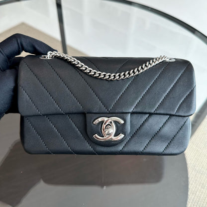 Classic Flap Mini Rectangular Chevron SHW
