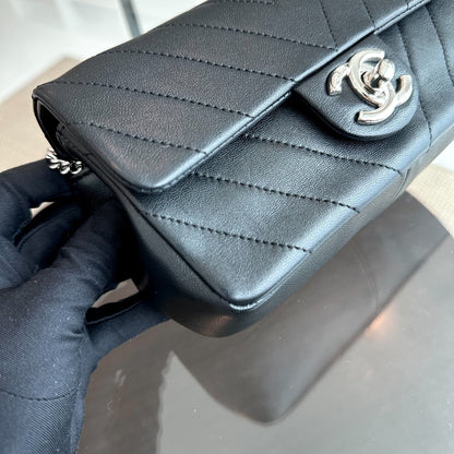 Classic Flap Mini Rectangular Chevron SHW