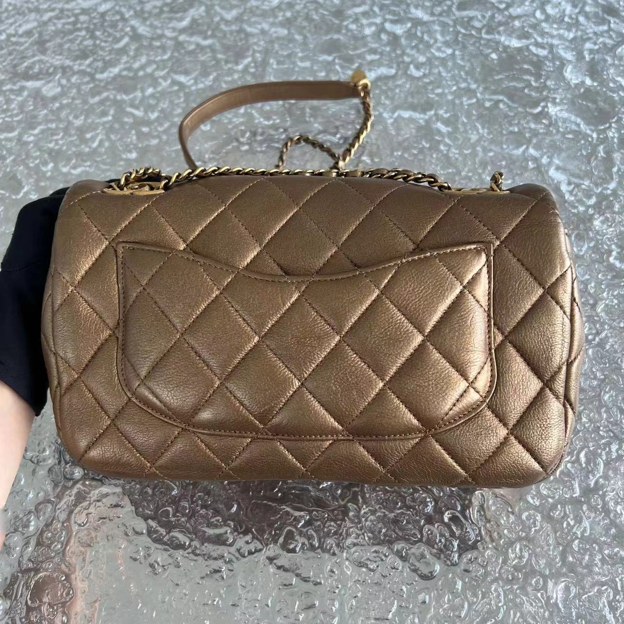 Classic Flap Seasonal Flap Medium 25CM Quilted Calfskin Bronze Golden Hardware Series 21