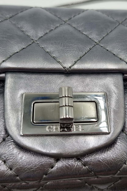 E/W Reissue Clutch on Chain Grey