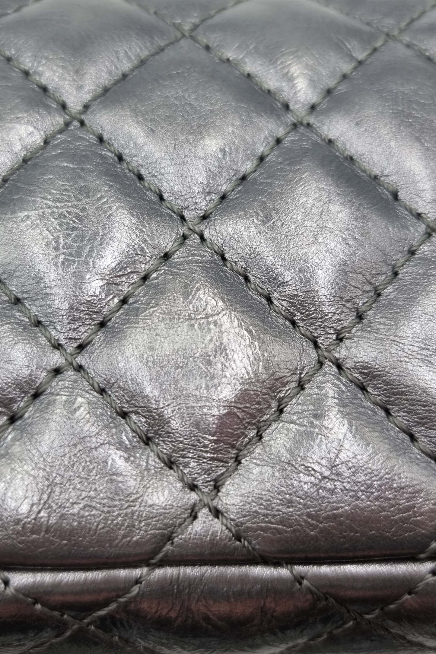 E/W Reissue Clutch on Chain Grey