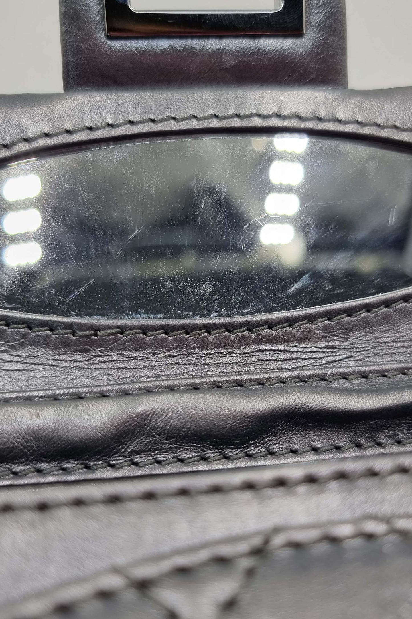 E/W Reissue Clutch on Chain Grey