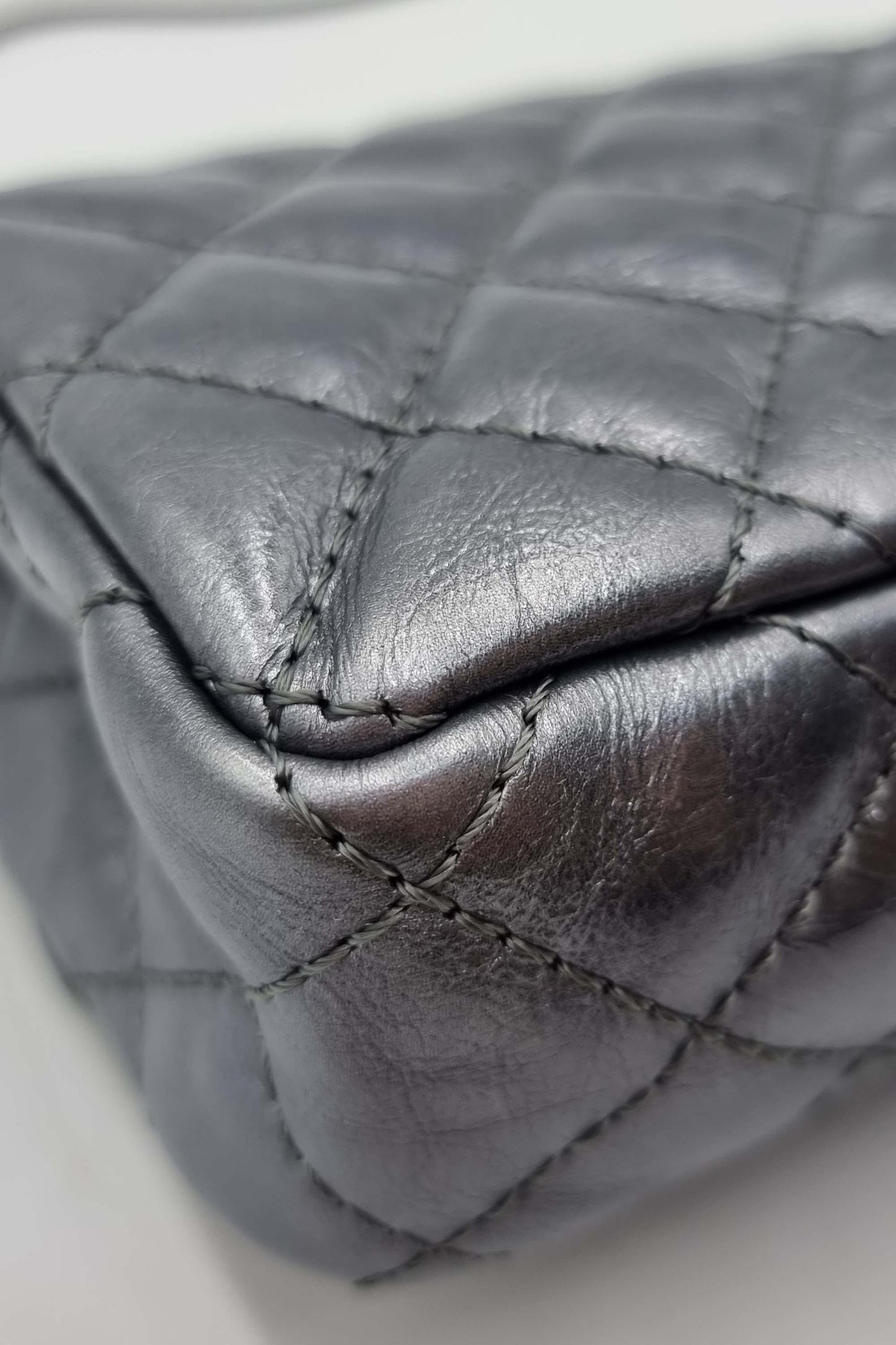 E/W Reissue Clutch on Chain Grey