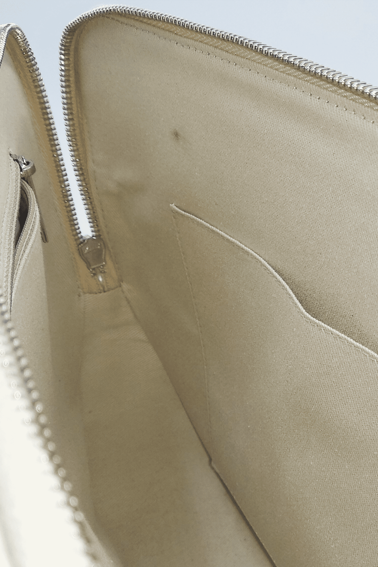 In The Business Camera Bag Beige