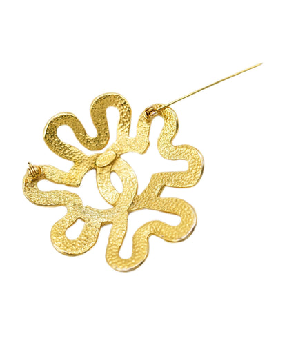 Chanel 95p vintage gold brooch AJL0186