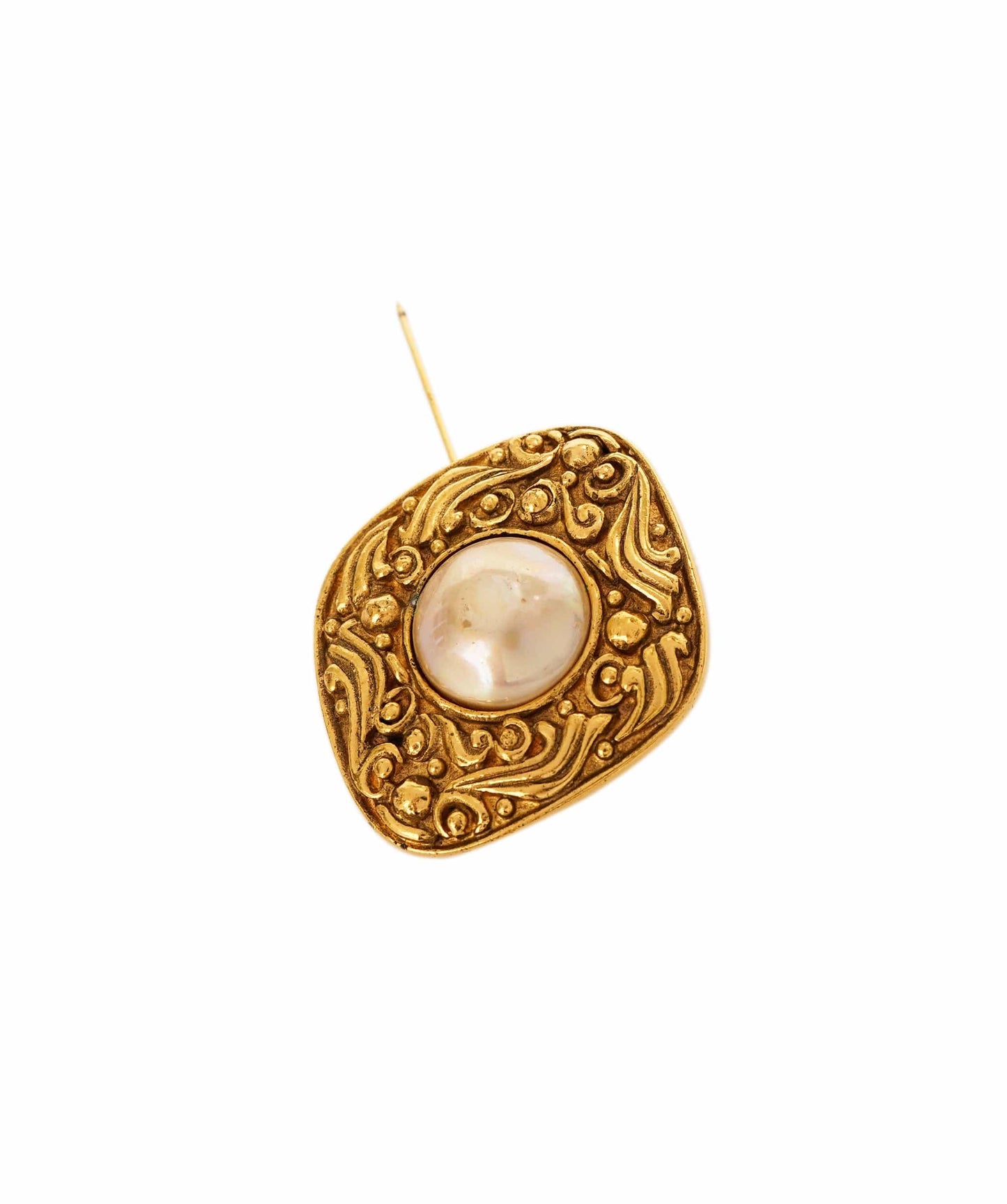 CHANEL Brooch metal Gold CC Auth bs14659 DBXS1647