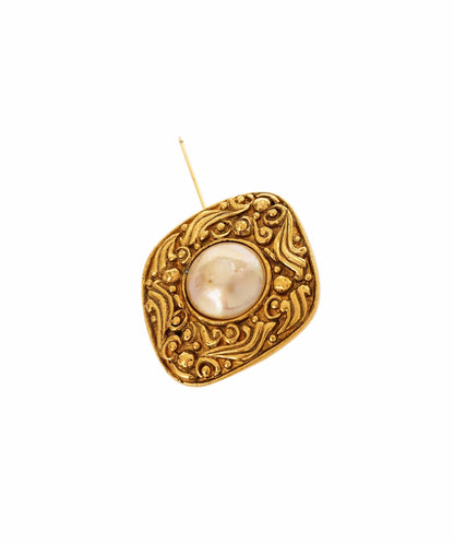CHANEL Brooch metal Gold CC Auth bs14659 DBXS1647