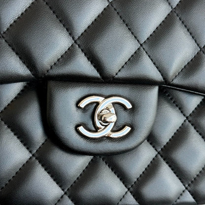 Jumbo Classic Flap Double Flap Quilted Lambskin Black SHW No 18