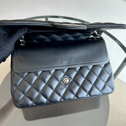 Jumbo Classic Flap Double Flap Quilted Lambskin Black SHW No 18