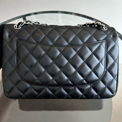 Jumbo Classic Flap Double Flap Quilted Lambskin Black SHW No 18