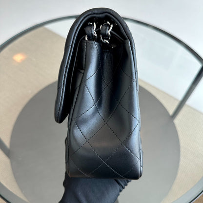 Jumbo Classic Flap Double Flap Quilted Lambskin Black SHW No 18