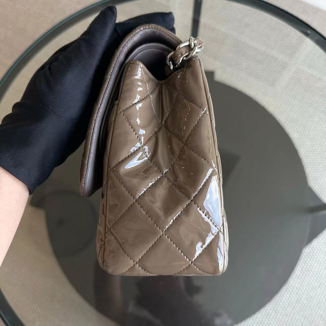 Jumbo Classic Flap Quilted Patent Calfskin Leather Brown SHW No 15