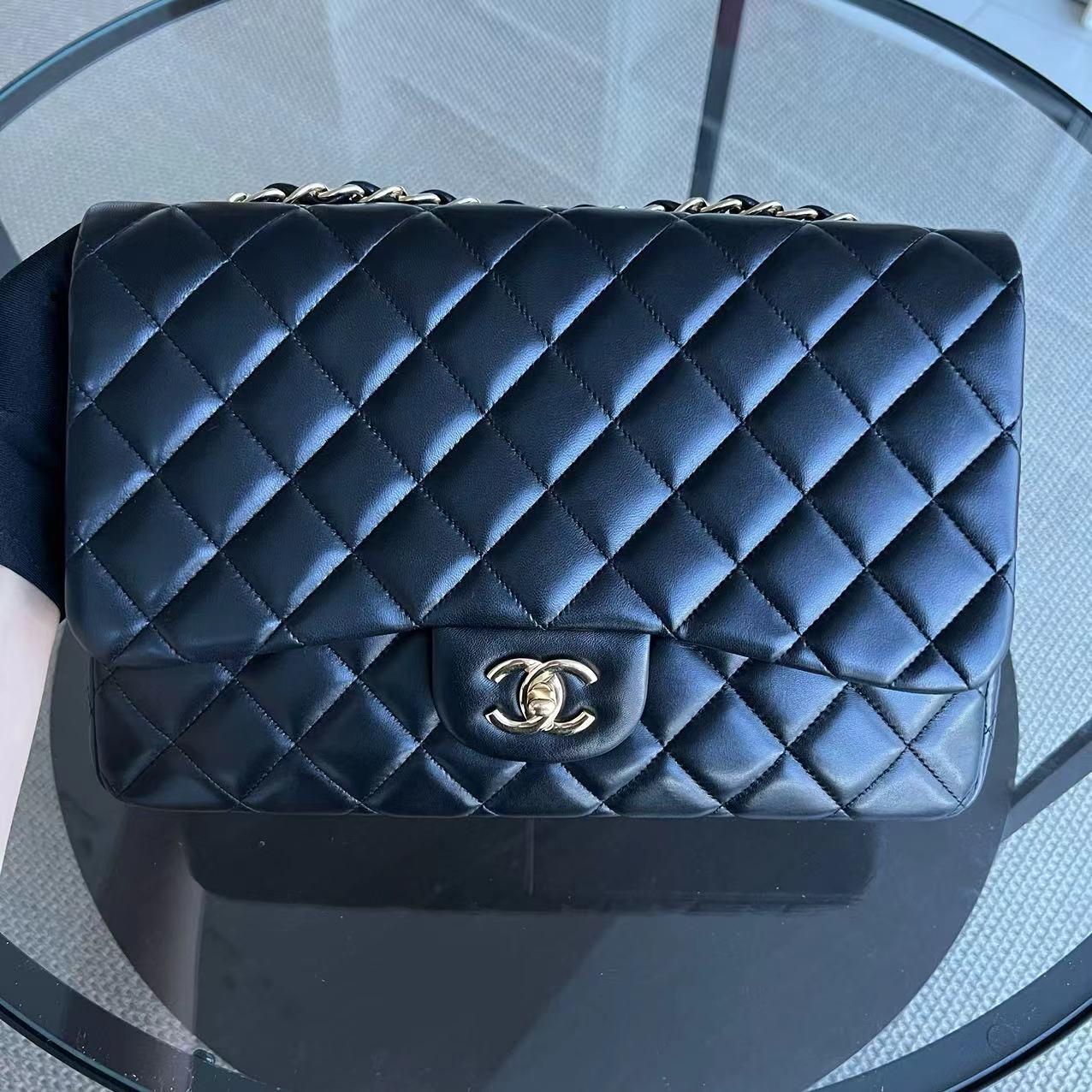 Jumbo Classic Flap Single Flap 30CM Quilted Lambskin Black Golden Hardware Series 14