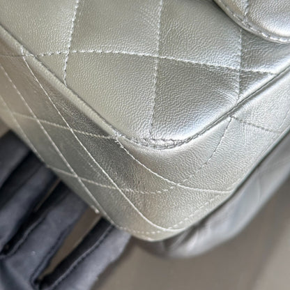 Jumbo Classic Flap Single Flap 30CM Quilted Lambskin Silver SHW No 13