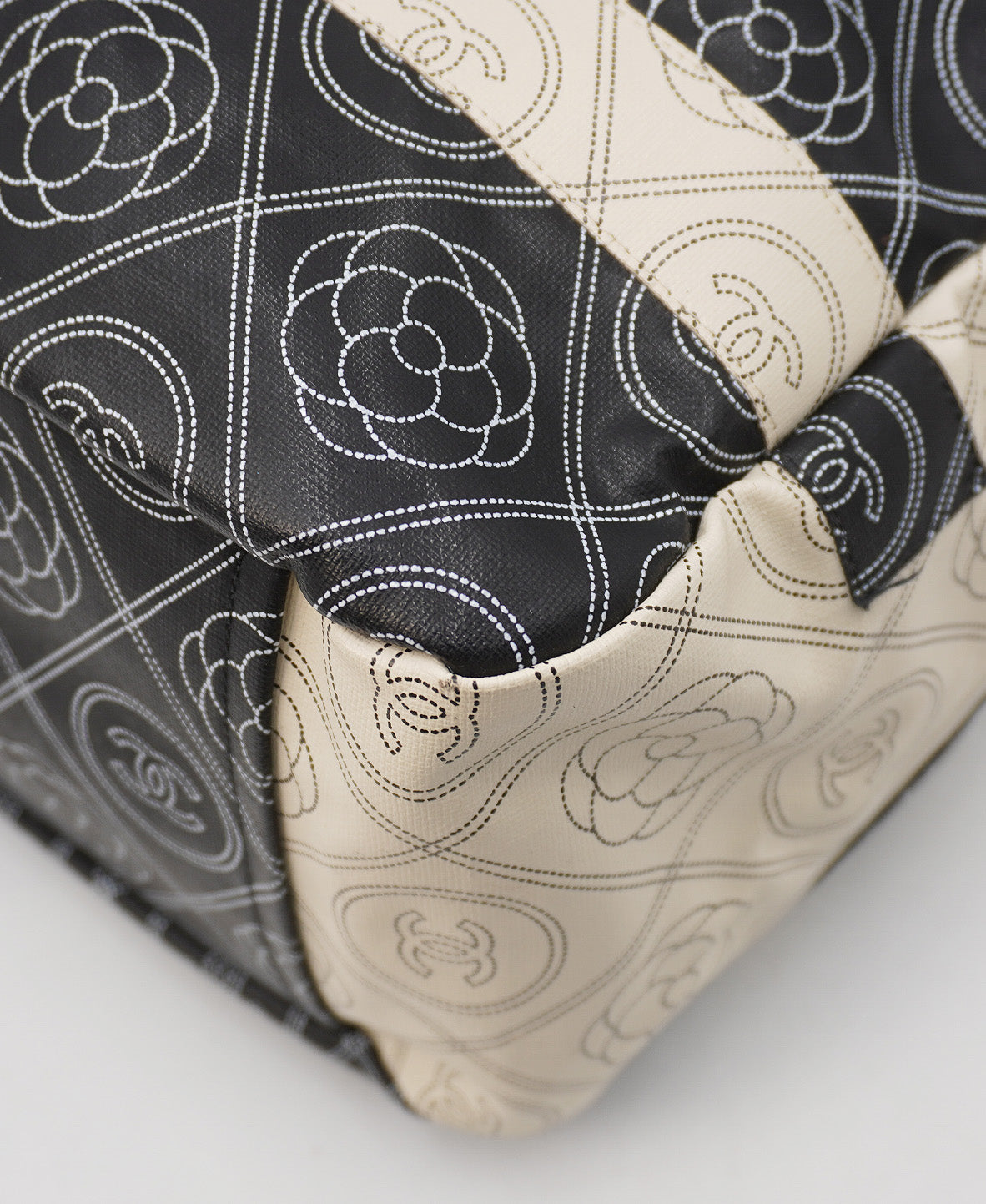 Maxi Camellia Shopping Tote Black, White, Multicolor