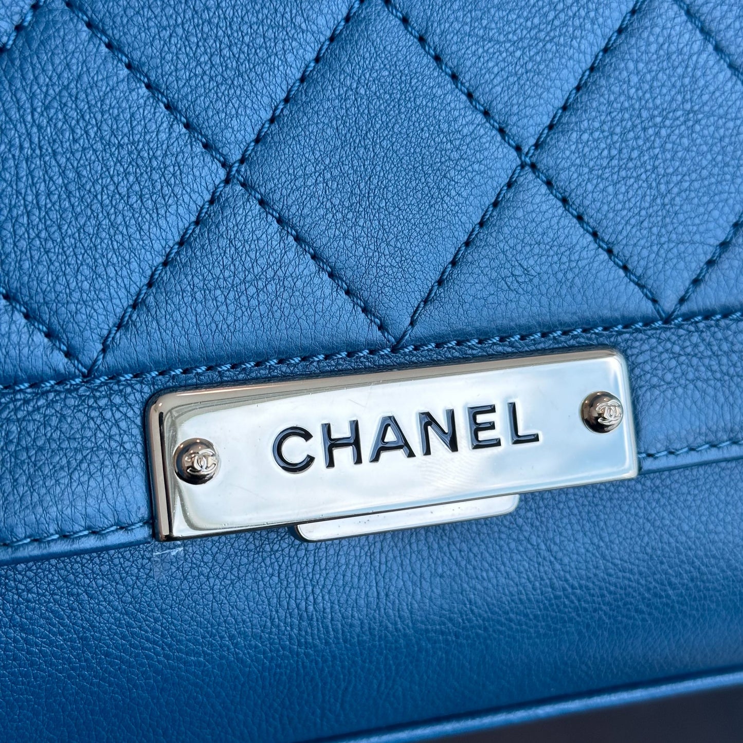 Medium Label Click Flap Quilted Grained Calfskin Dark Blue GHW No 23