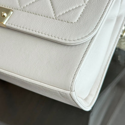 Medium Label Click Flap Quilted Grained Calfskin White Beige GHW No 24