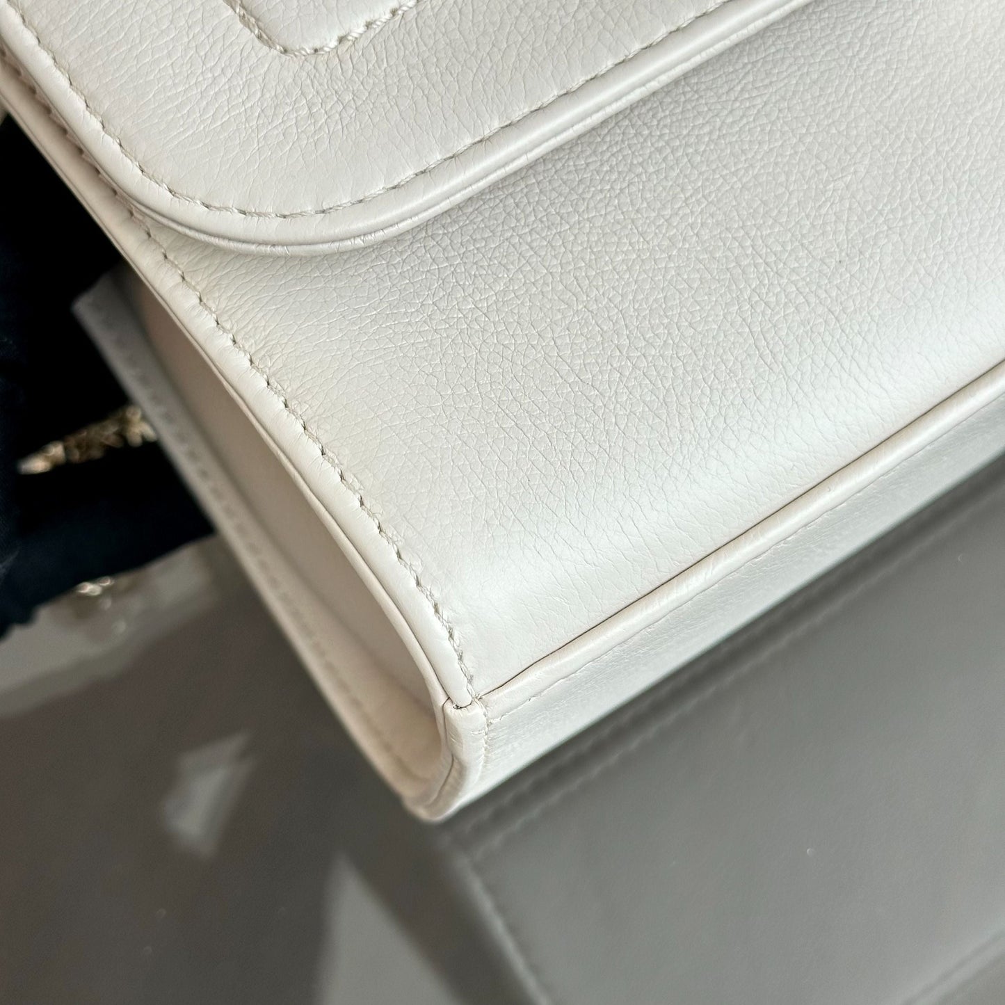 Medium Label Click Flap Quilted Grained Calfskin White Beige GHW No 24