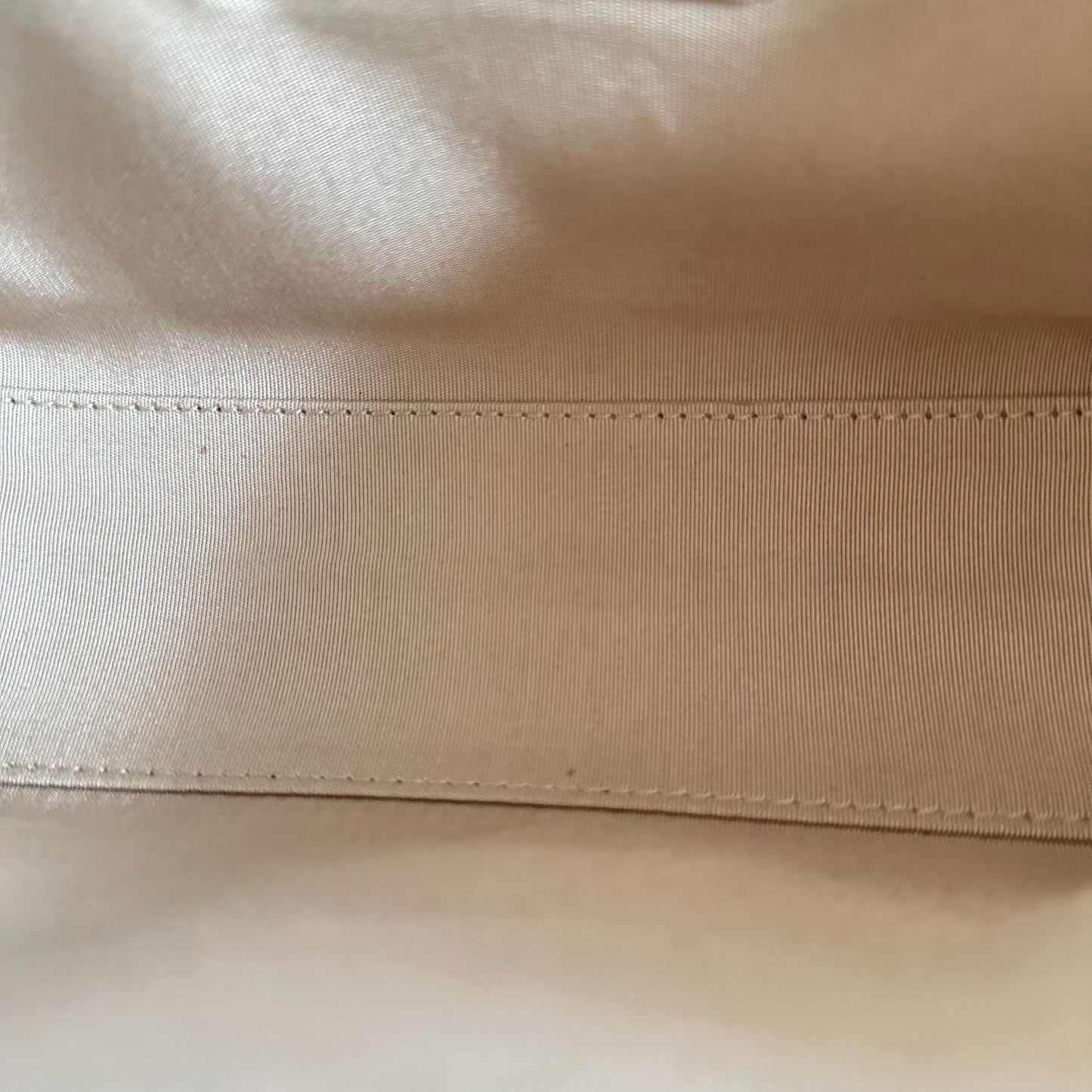 Medium Label Click Flap Quilted Grained Calfskin White Beige GHW No 24