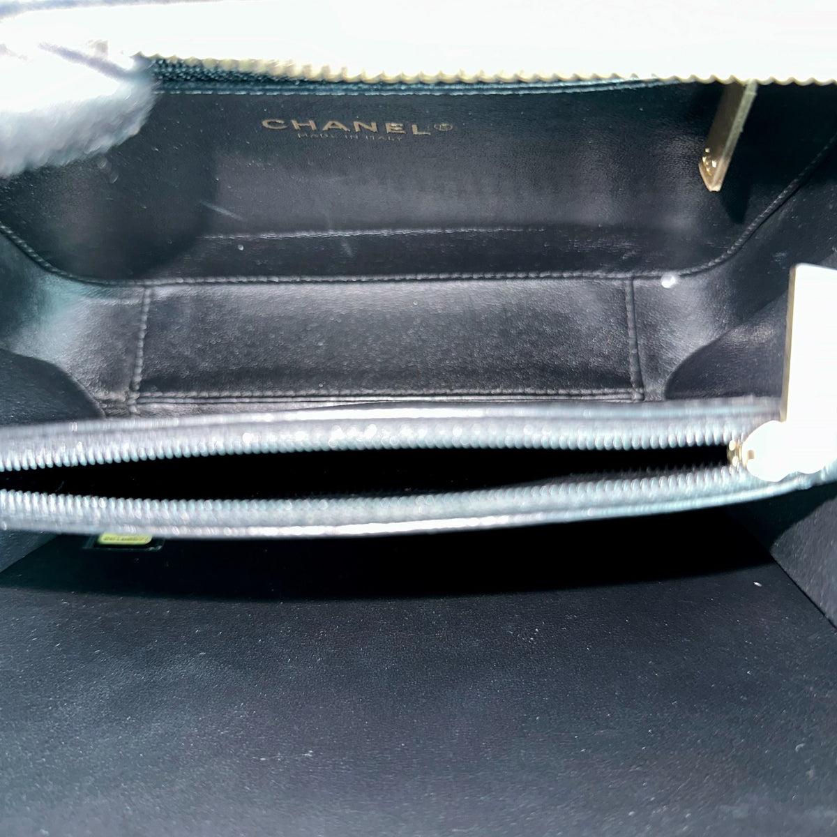 Medium Vanity Case Caviar Black Black GHW No 26