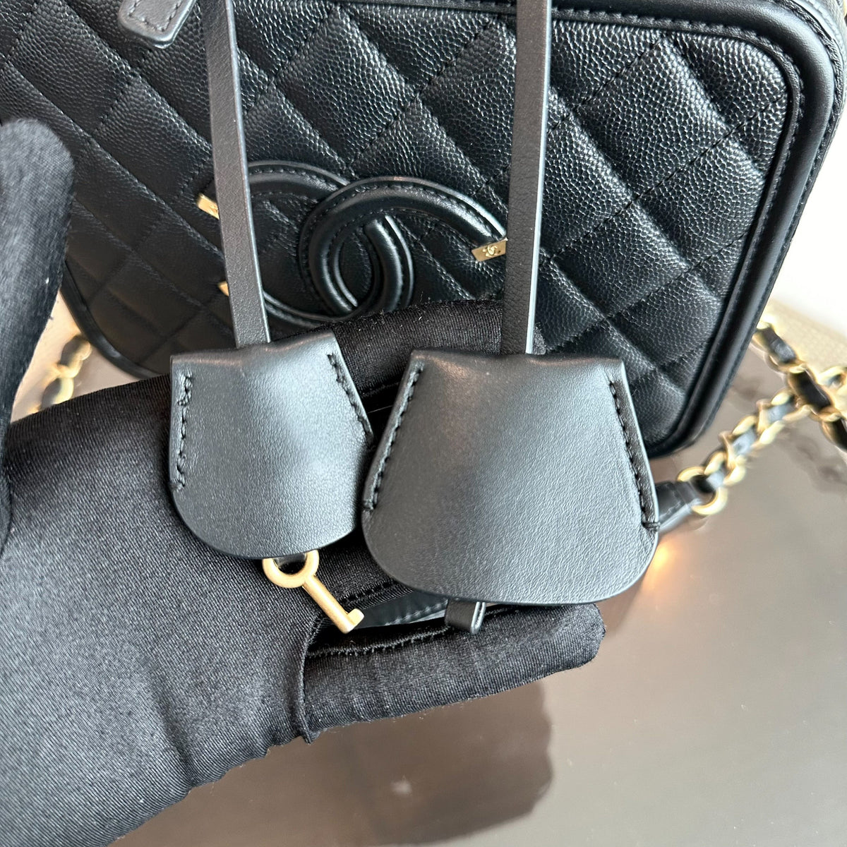 Medium Vanity Case Caviar Black Black GHW No 26