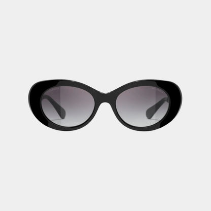 Oval Sunglasses in Acetate and Metal Frame