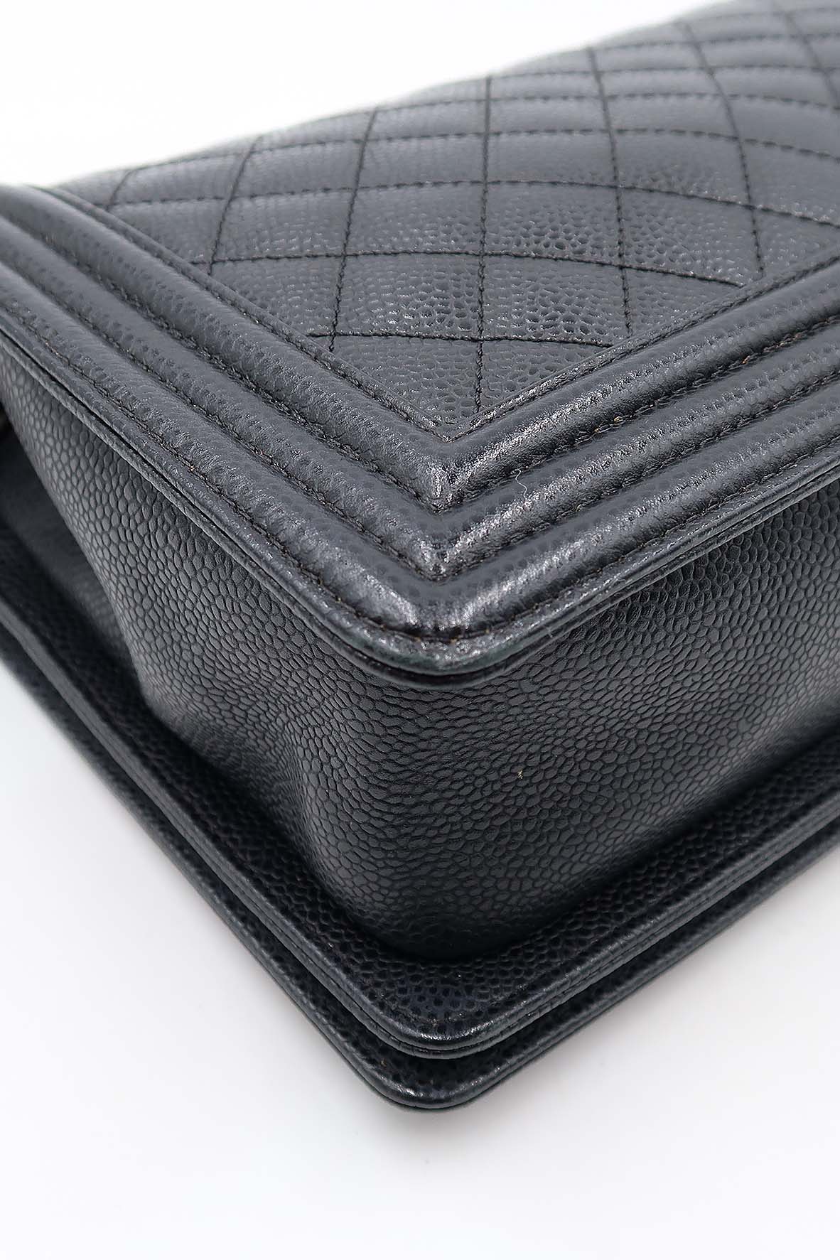 Quilted Caviar New Medium Boy with Ruthenium Hardware Black