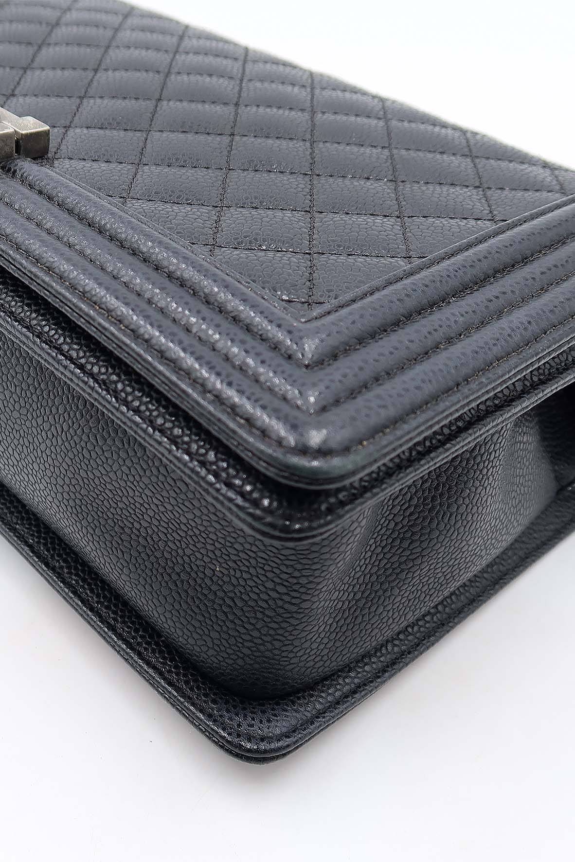 Quilted Caviar New Medium Boy with Ruthenium Hardware Black