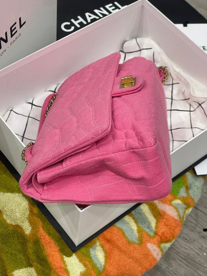 Chanel - Sac 2.55 jersey façon croco rose