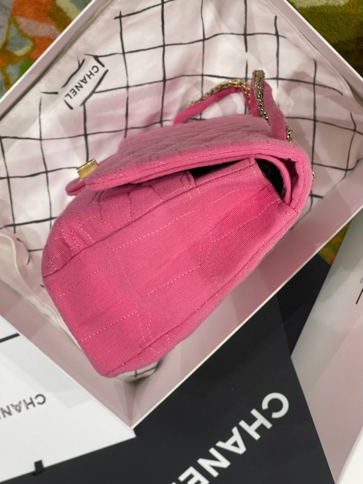 Chanel - Sac 2.55 jersey façon croco rose