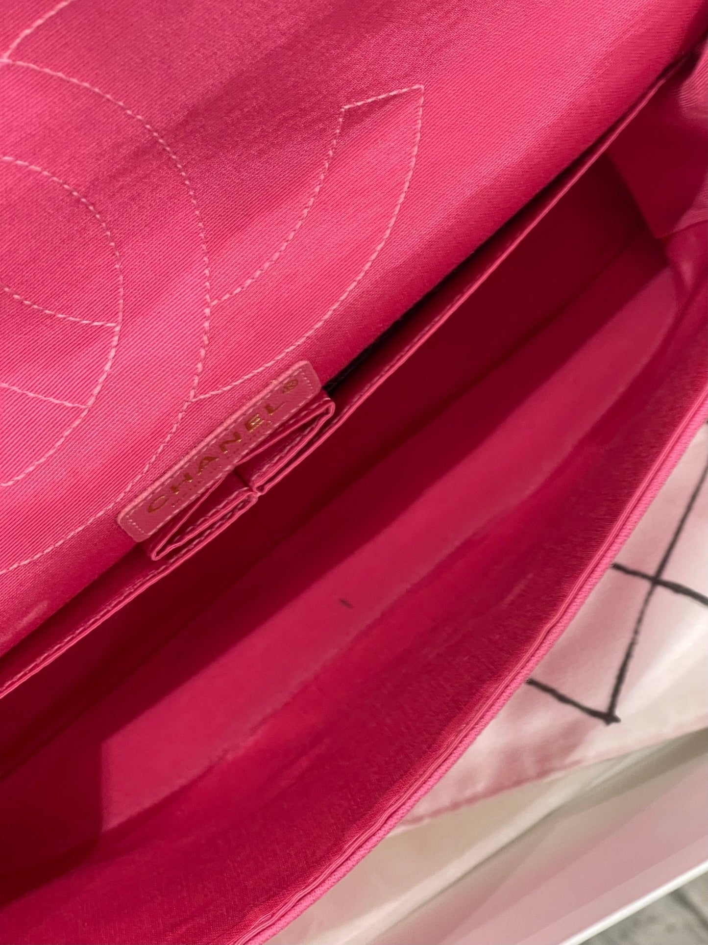 Chanel - Sac 2.55 jersey façon croco rose